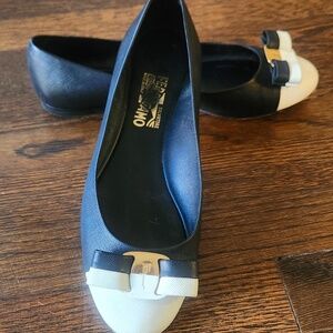 Salvatore Ferragamo Varina Two-Toned Ballet Flats - Sz 8